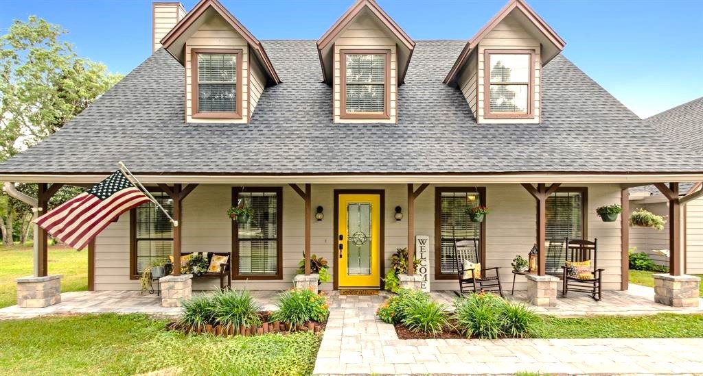 front view of house with a yard