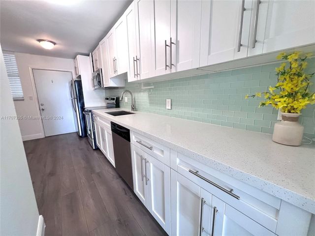 $2,000 | 3660 Northeast 166th Street, Unit 409 | Eastern Shores White House