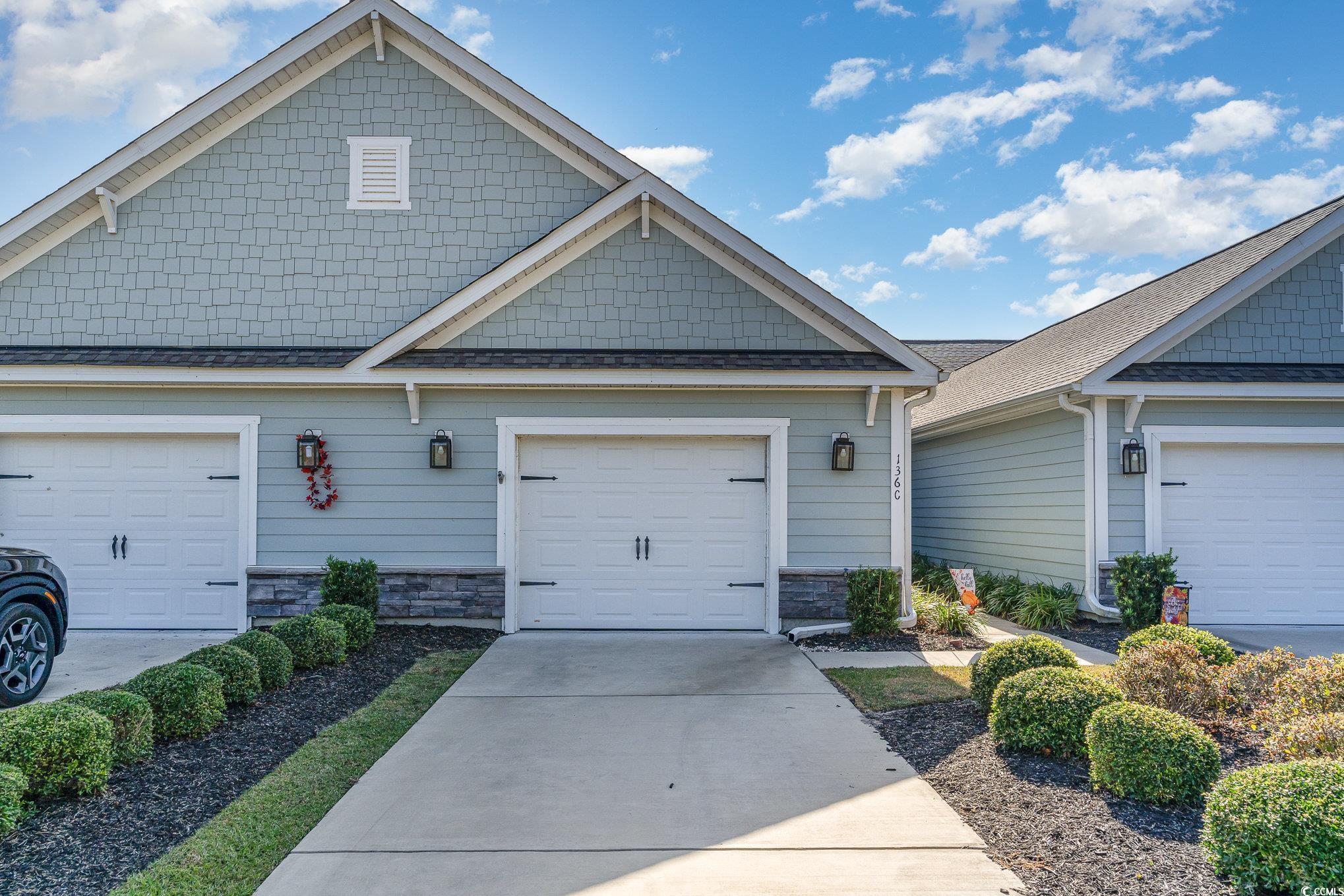 Craftsman house with a garage