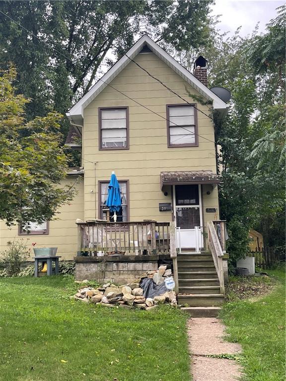 a view of house with backyard