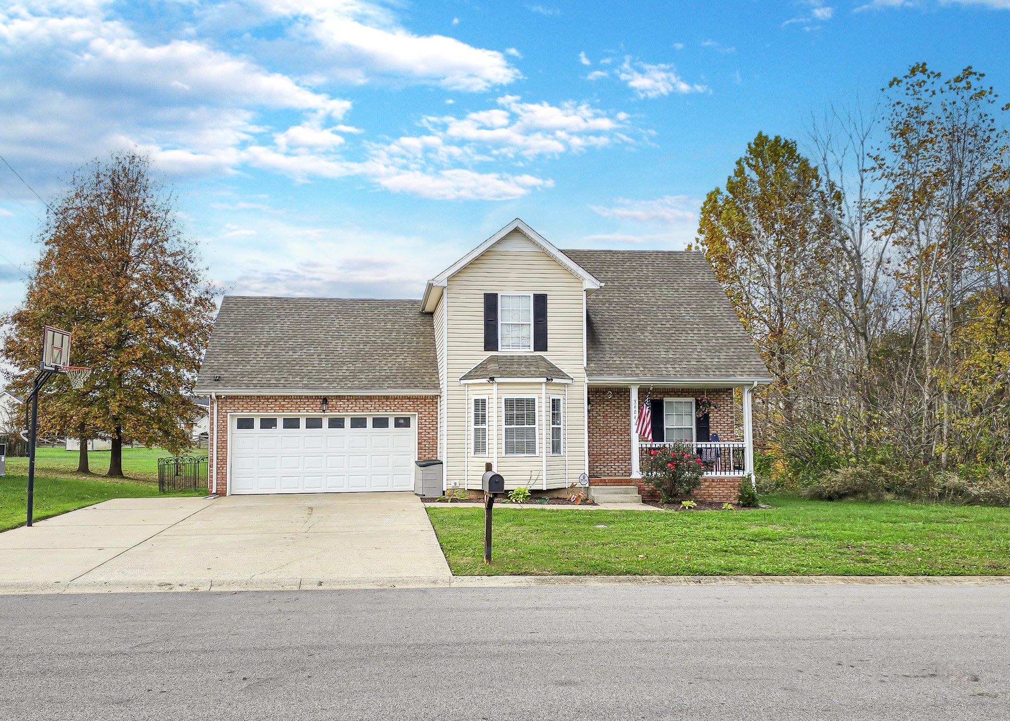 4 bedrooms home on over a half acre cul-de-sac lot in Clarksville under 290K with no back yard neighbors! Come View Today!