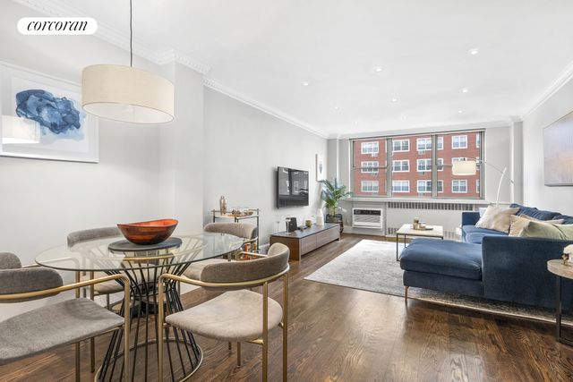 $950,000 | 32 Gramercy Park South, Unit 6B | Gramercy