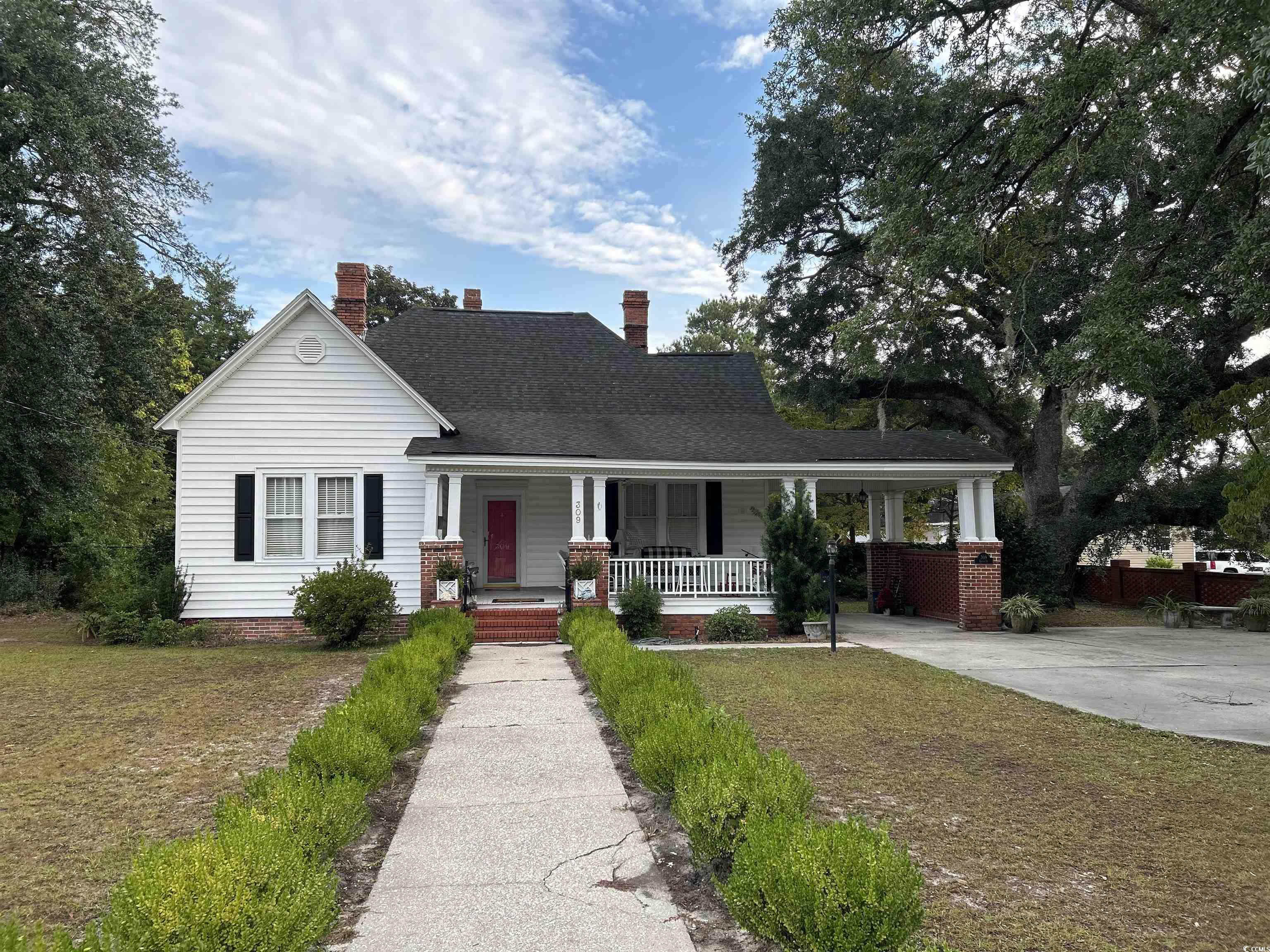 View of front of house featuring a front yard and