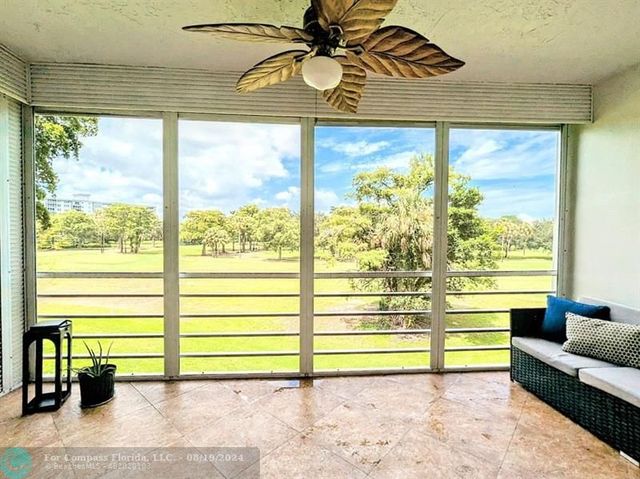 $289,000 | 575 Oaks Lane, Unit 310 | Palm Aire