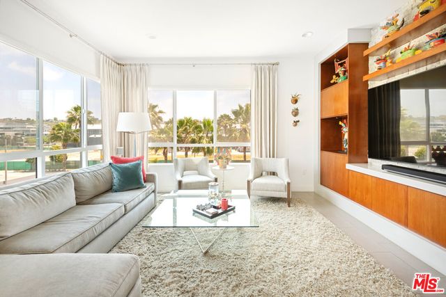 $2,175,000 | 12452 Osprey Lane, Unit 2 | Playa Vista