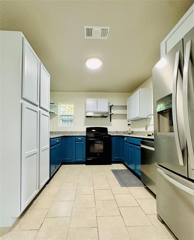 Beautifully renovated U-shaped kitchen, perfect for modern living.