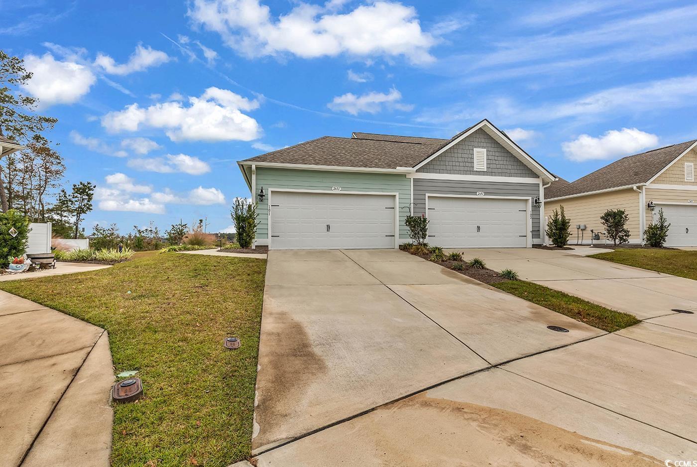 View of front of property with a garage and a fron