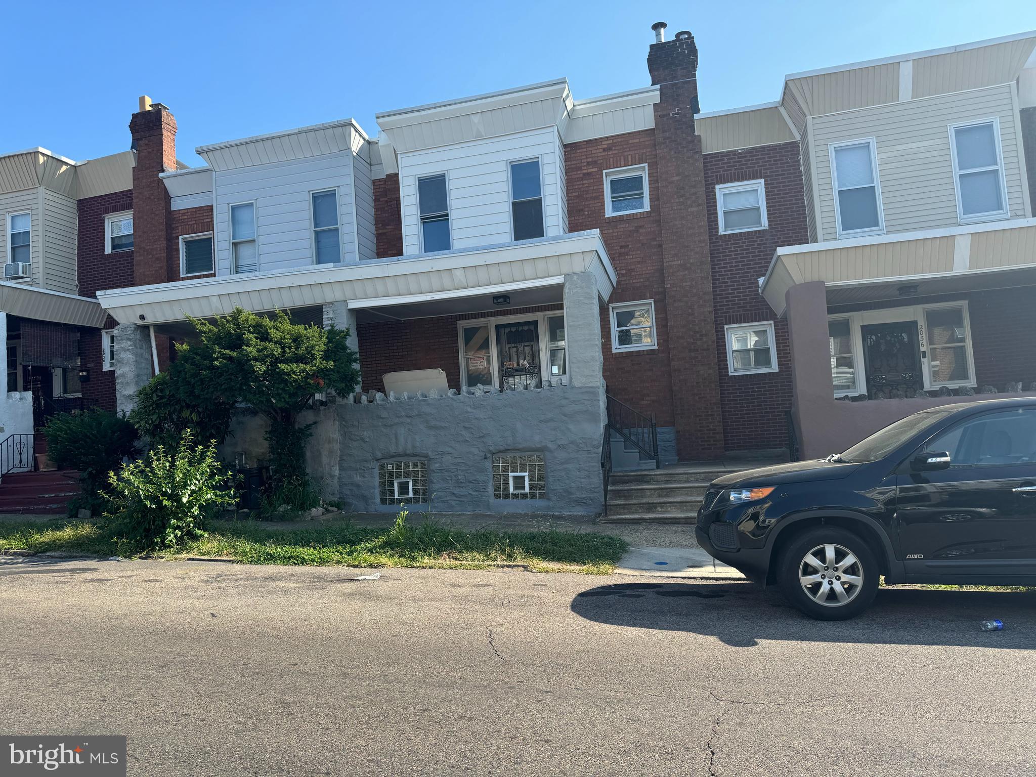 a car parked in front of a building