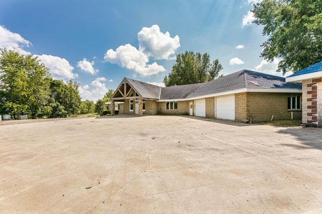 $460,000 | 306 30th Street Southwest | Marysville Township - Wright County