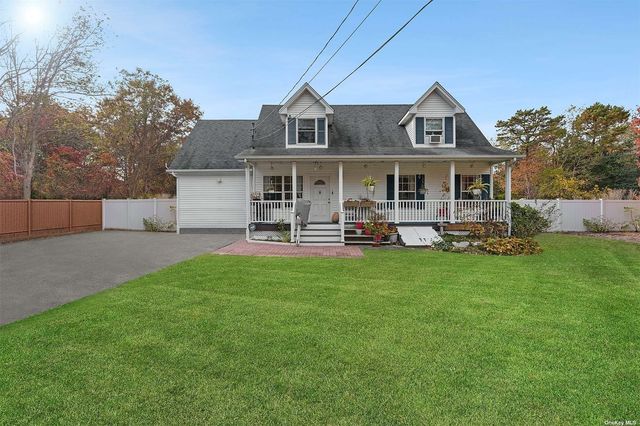 $799,000 | 320 Railroad Avenue | Center Moriches