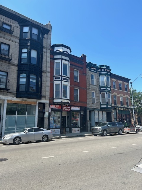 a buildings with a street