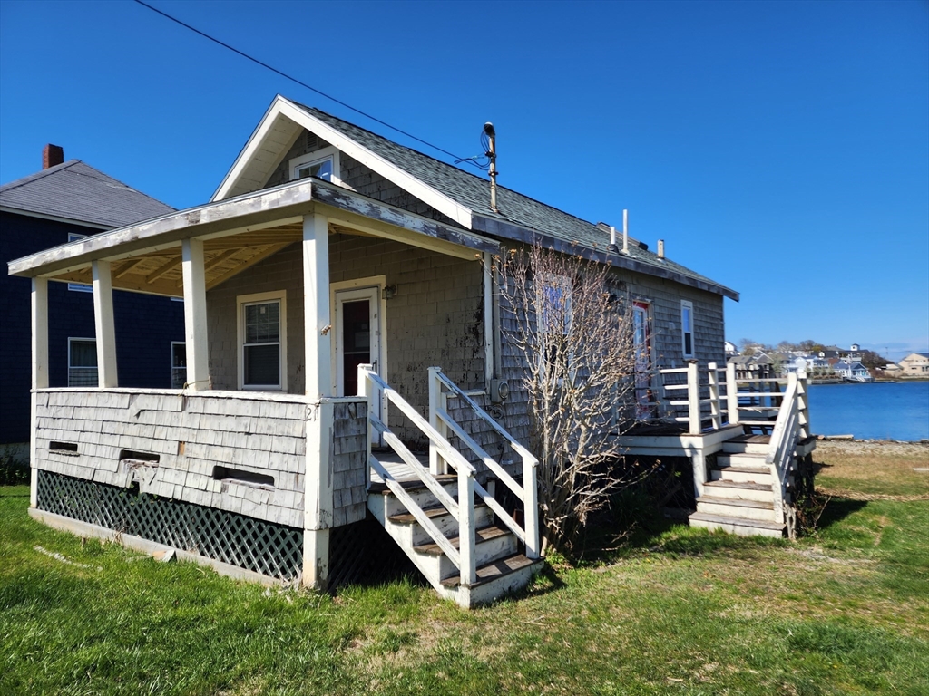 a view of house with a yard