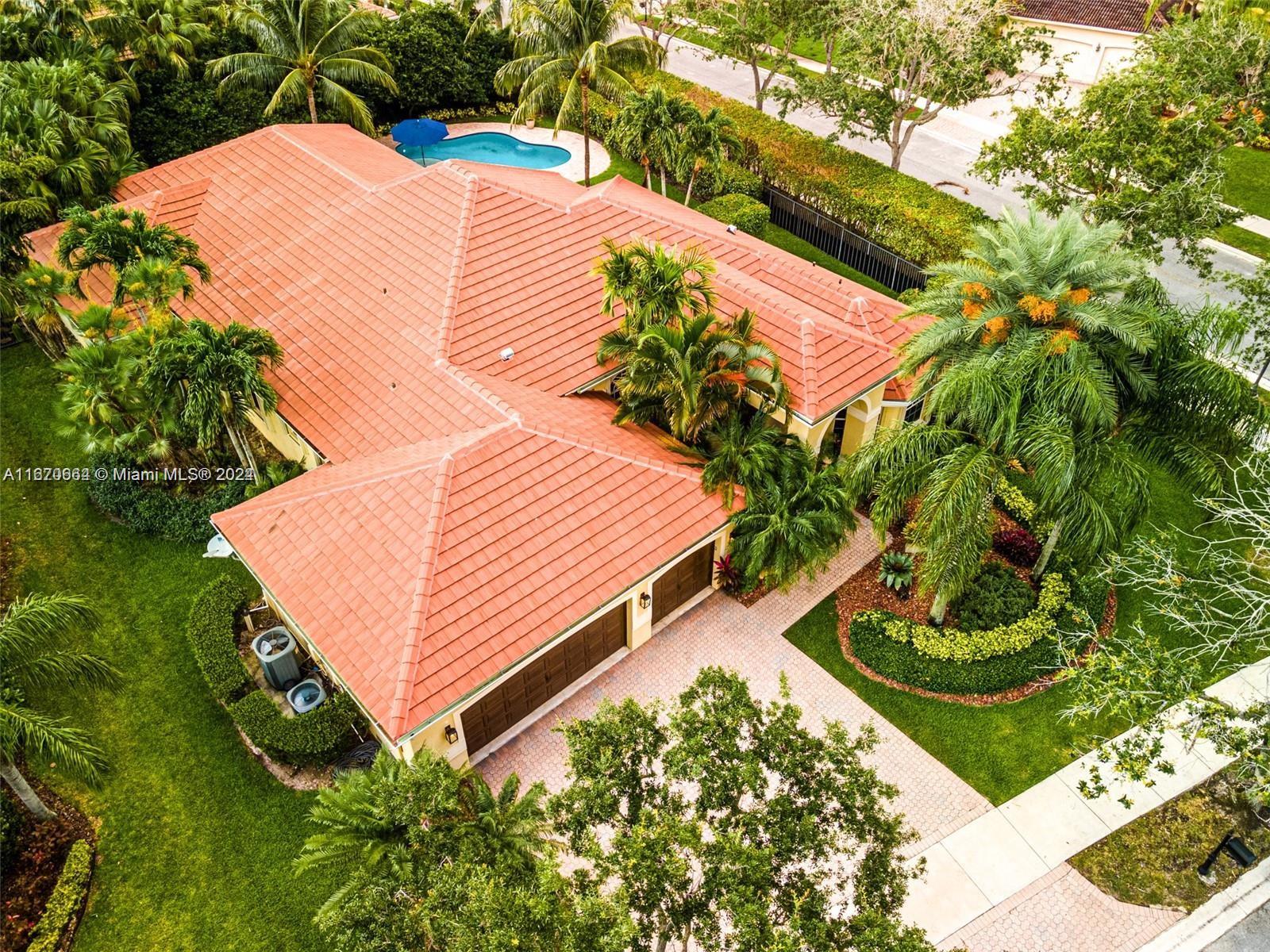 a view of a backyard of the house