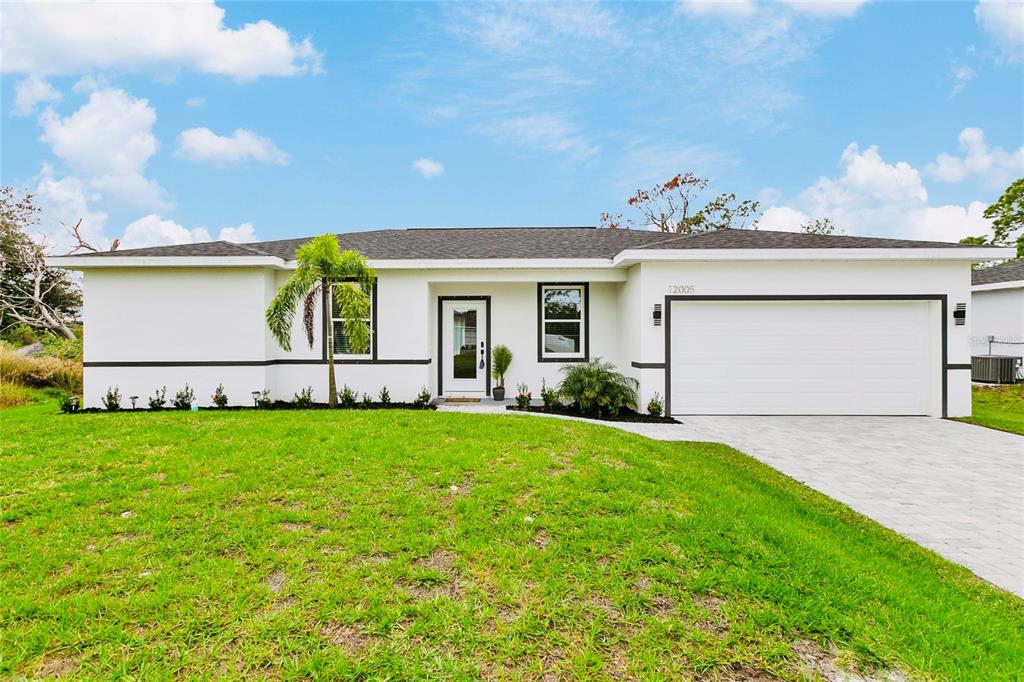 a view of front of house with a yard