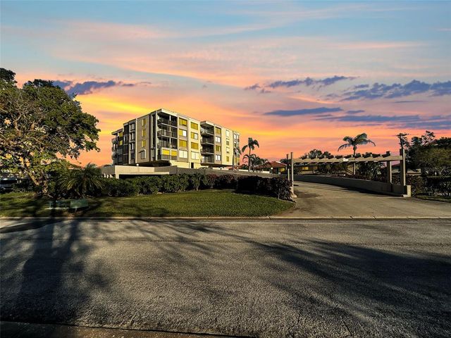 $449,900 | 6158 Palma Del Mar Boulevard South, Unit 306 | Isla del Sol