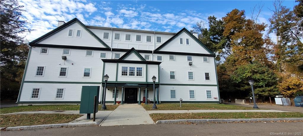 257 Route 80 in Killingworth is an apartment building with 17 units on 4 floors.