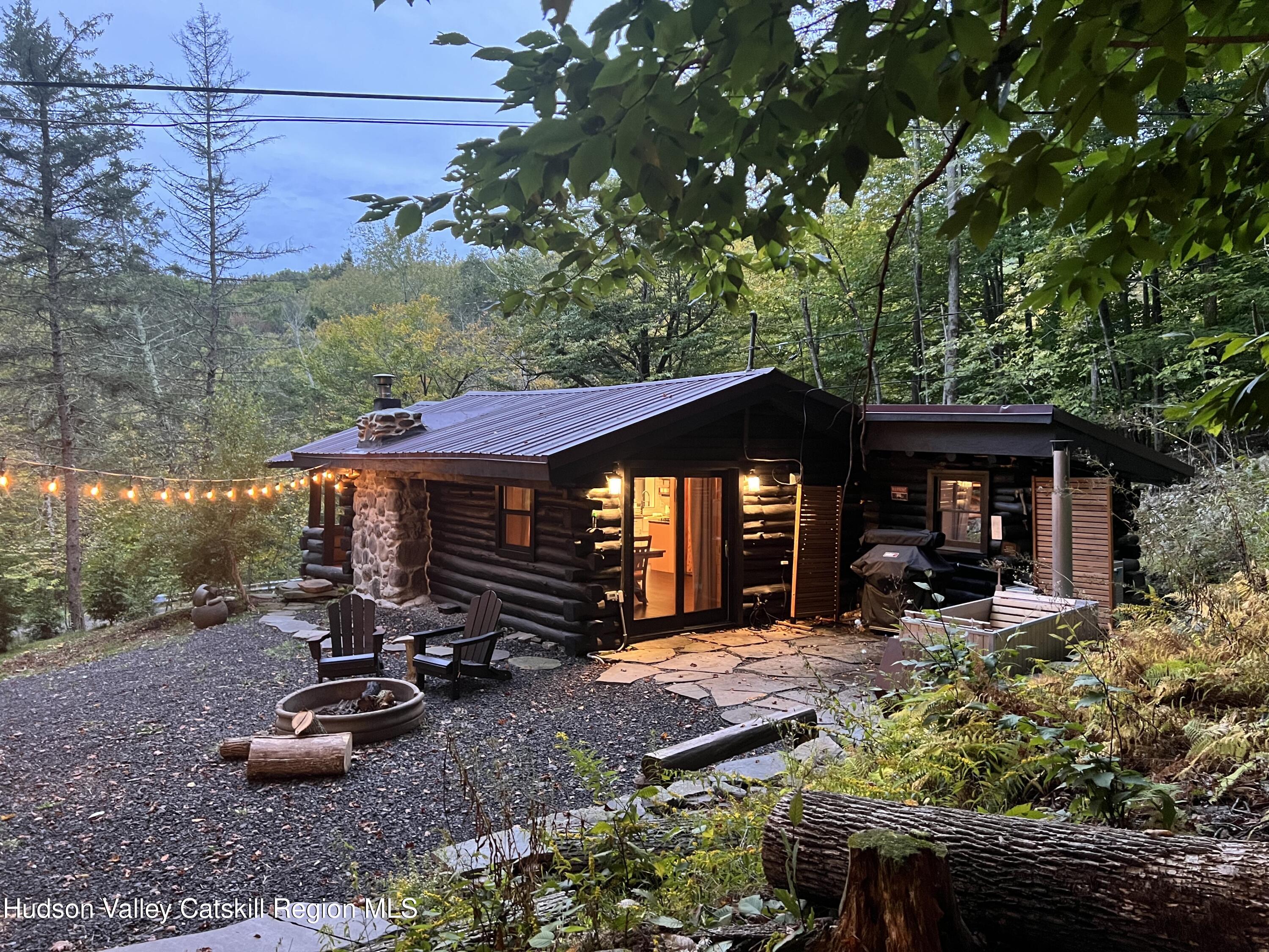 Cozy Vintage Cabin!