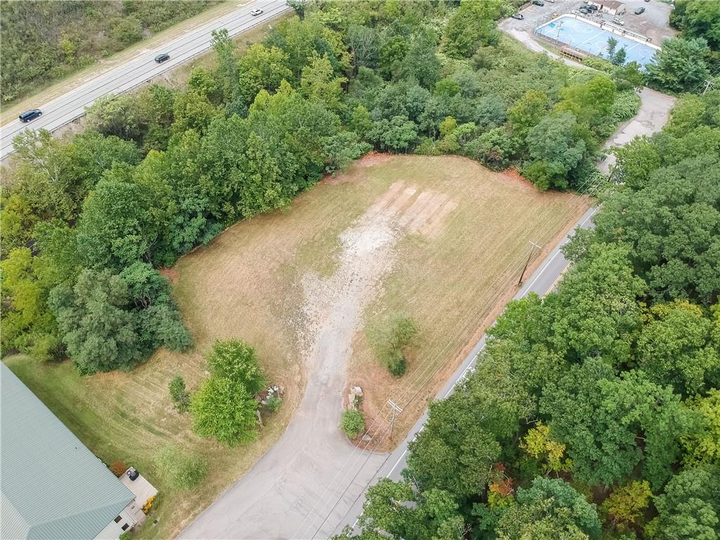 an aerial view of a yard