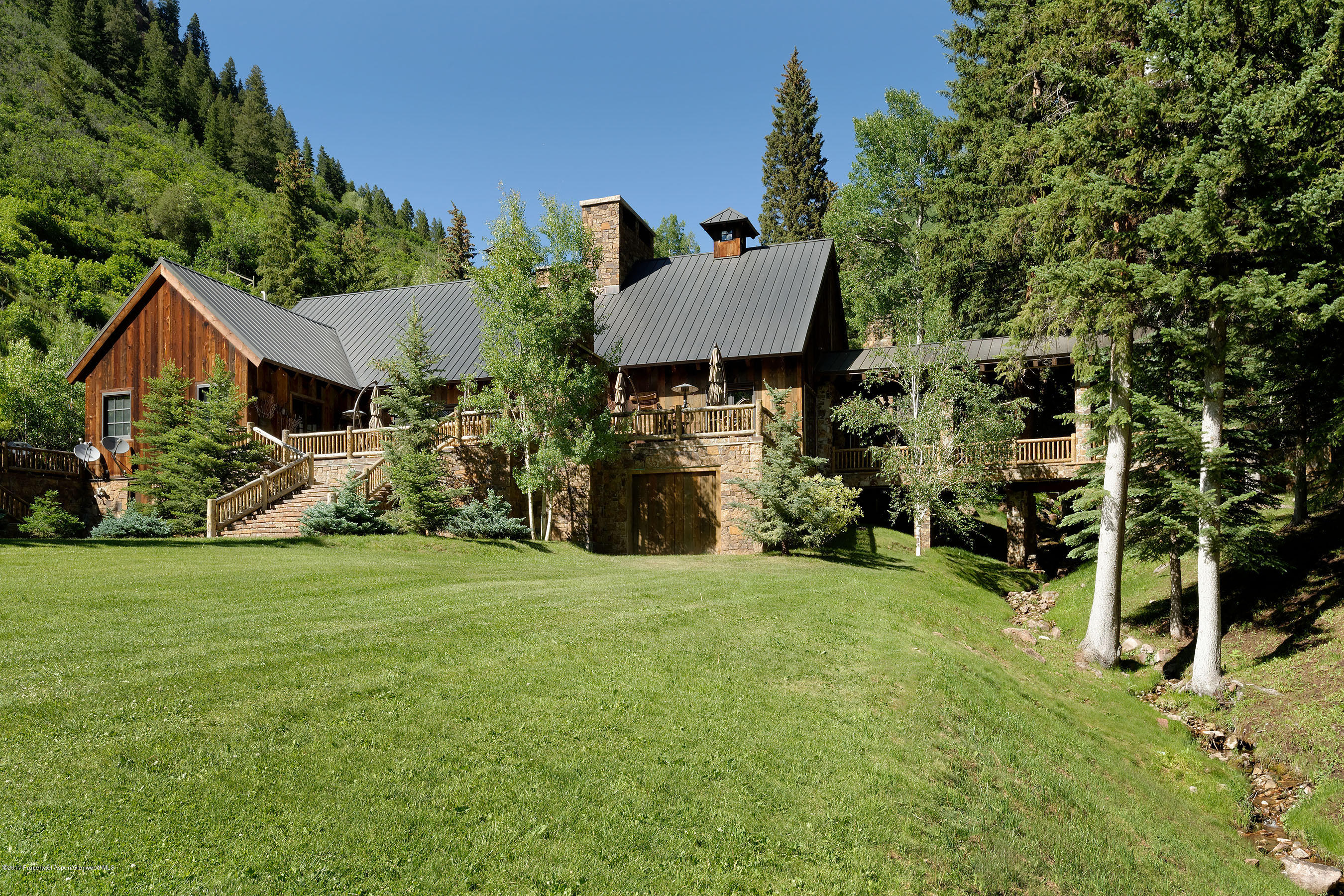 a view of a back yard of the house