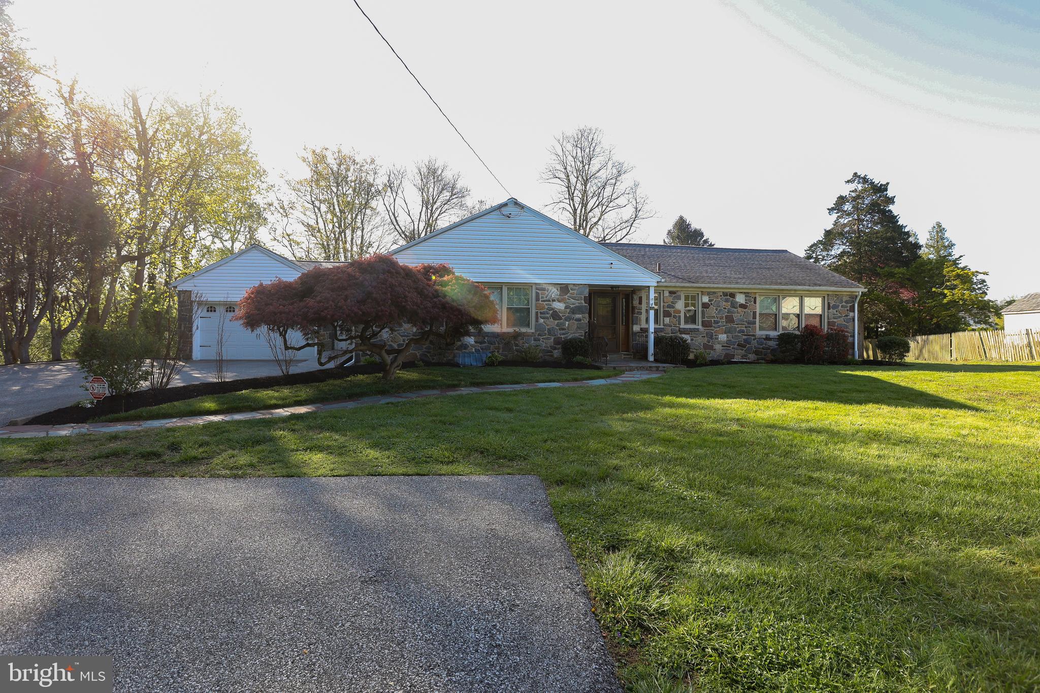 a view of house with garden