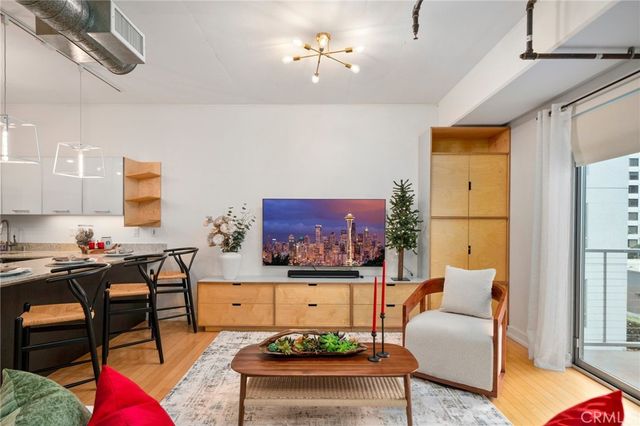 $475,000 | 645 West 9th Street, Unit 433 | Downtown Los Angeles