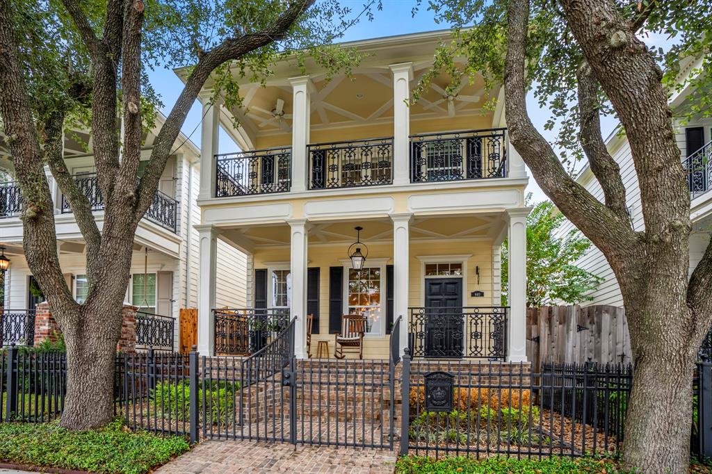 Welcome to 840 Tulane in the heart of the Heights. Two oversized balconies welcome you into this beautiful gated front yard. This adorable Victorian home one is available furnished or unfurnished. Please scroll to see what furniture comes with the furnished version of this home.