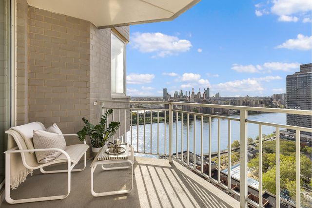 $1,350,000 | 515 East 79th Street, Unit 29D | Upper East Side