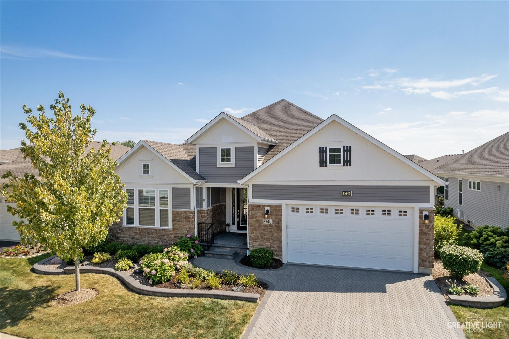 a view of a house with entertaining space