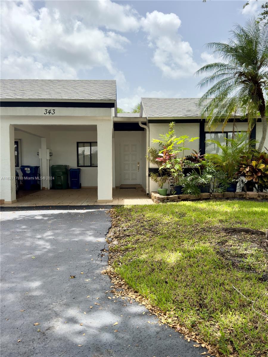 a view of a house with a yard