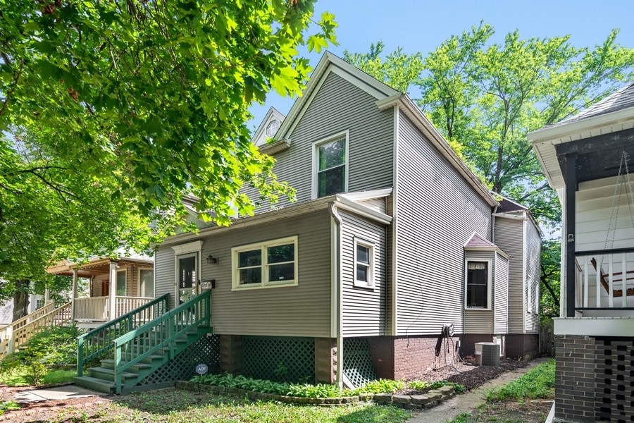 4253 North Avers Avenue, Chicago, IL 60618 | Compass