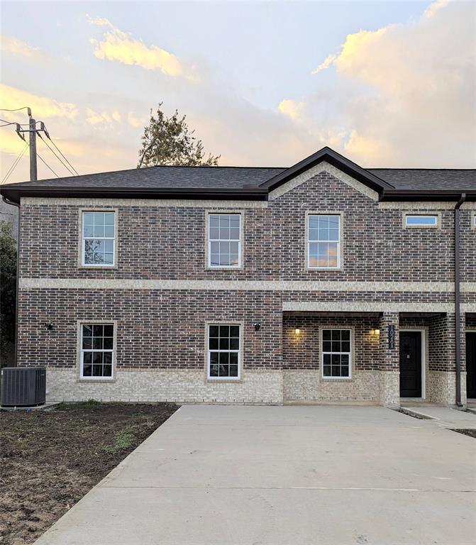 Welcome to this newly constructed townhome located in the vibrant heart of Pasadena!