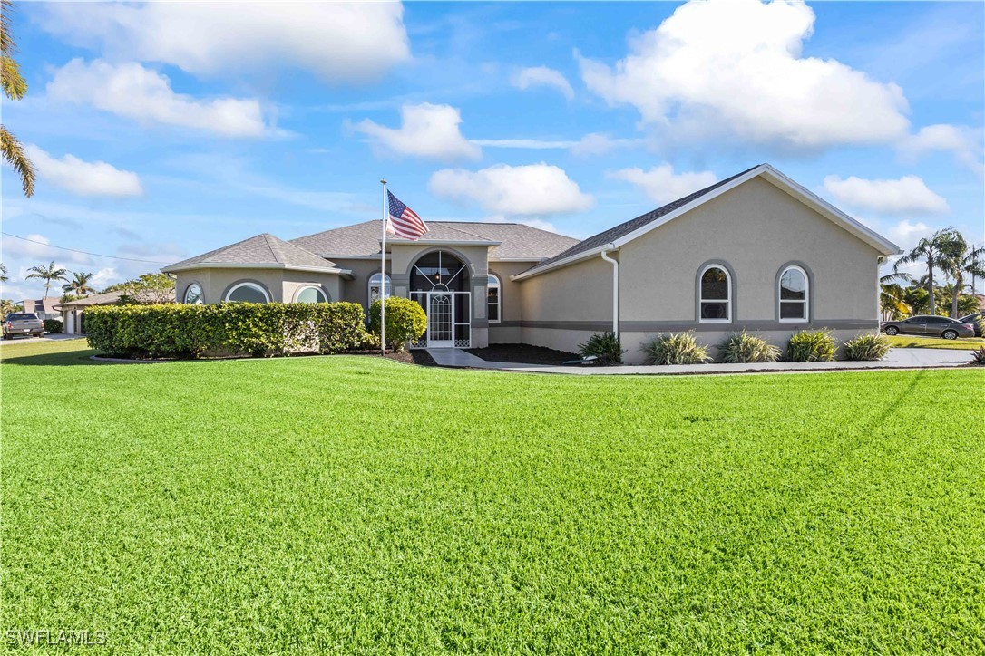 a view of a house with a yard