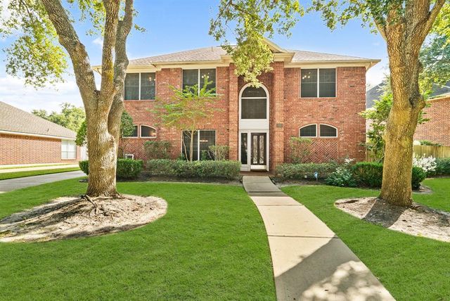 $525,000 | 1903 Willow Lakes Drive | Sugar Land