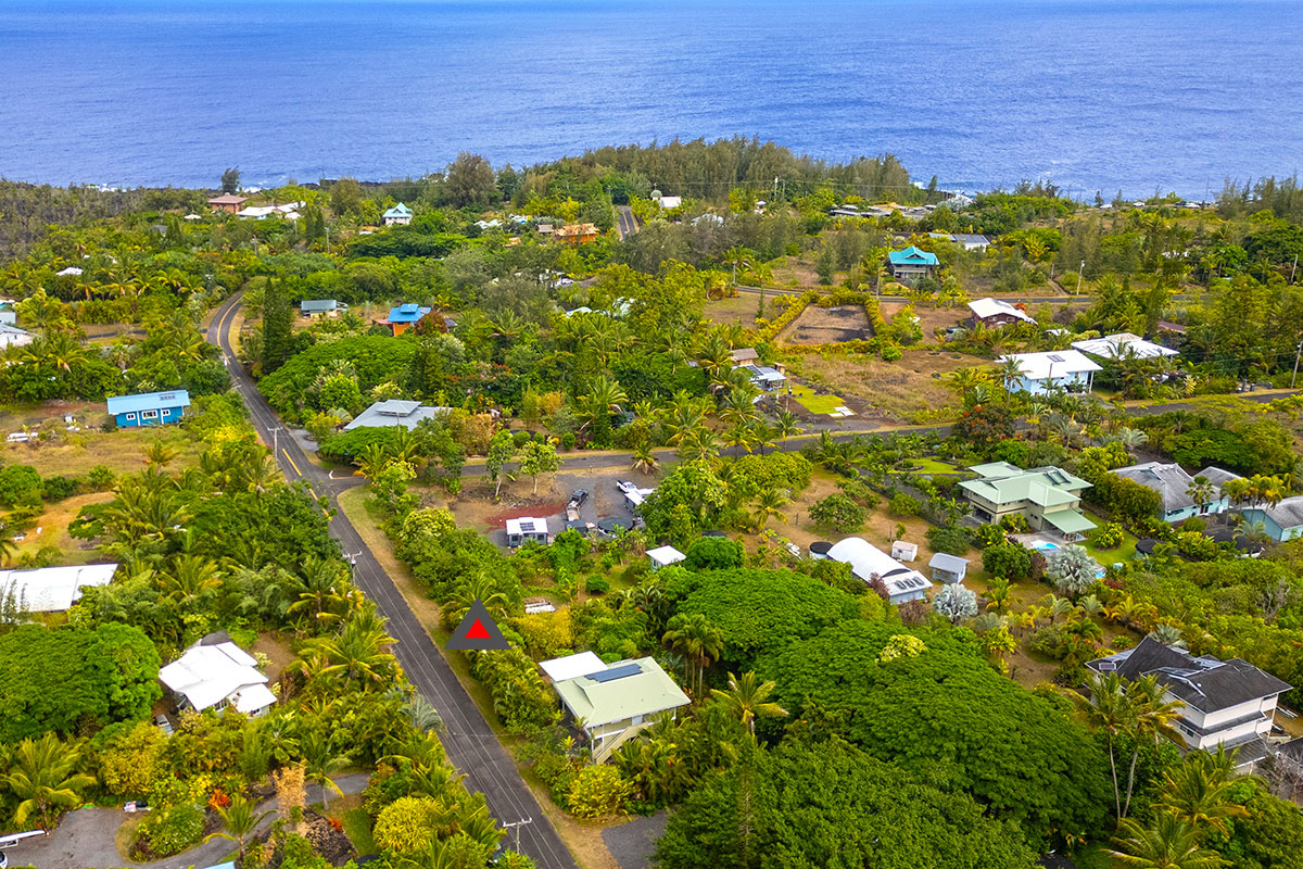 Welcome to a unique opportunity in the charming Seaside community of Puna Beach Palisades