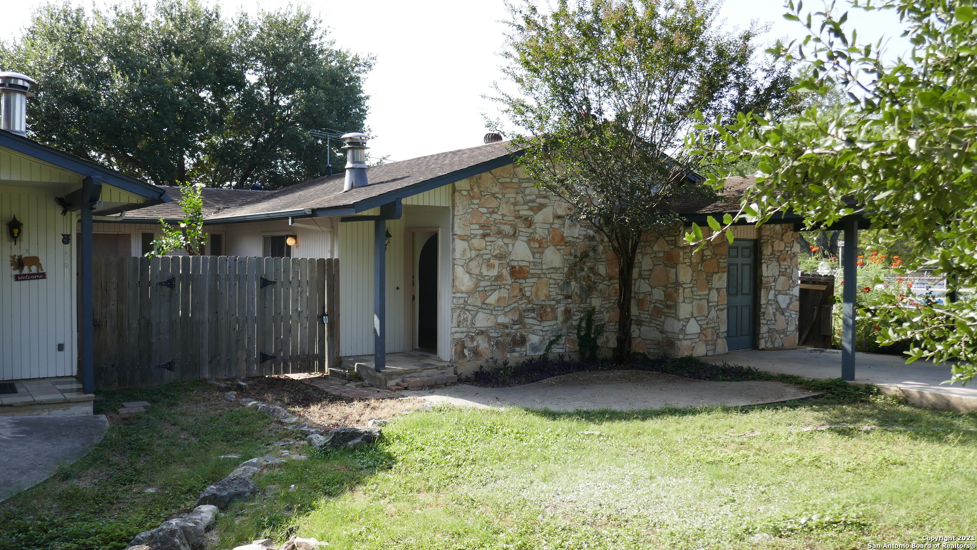 a view of a house with a small yard