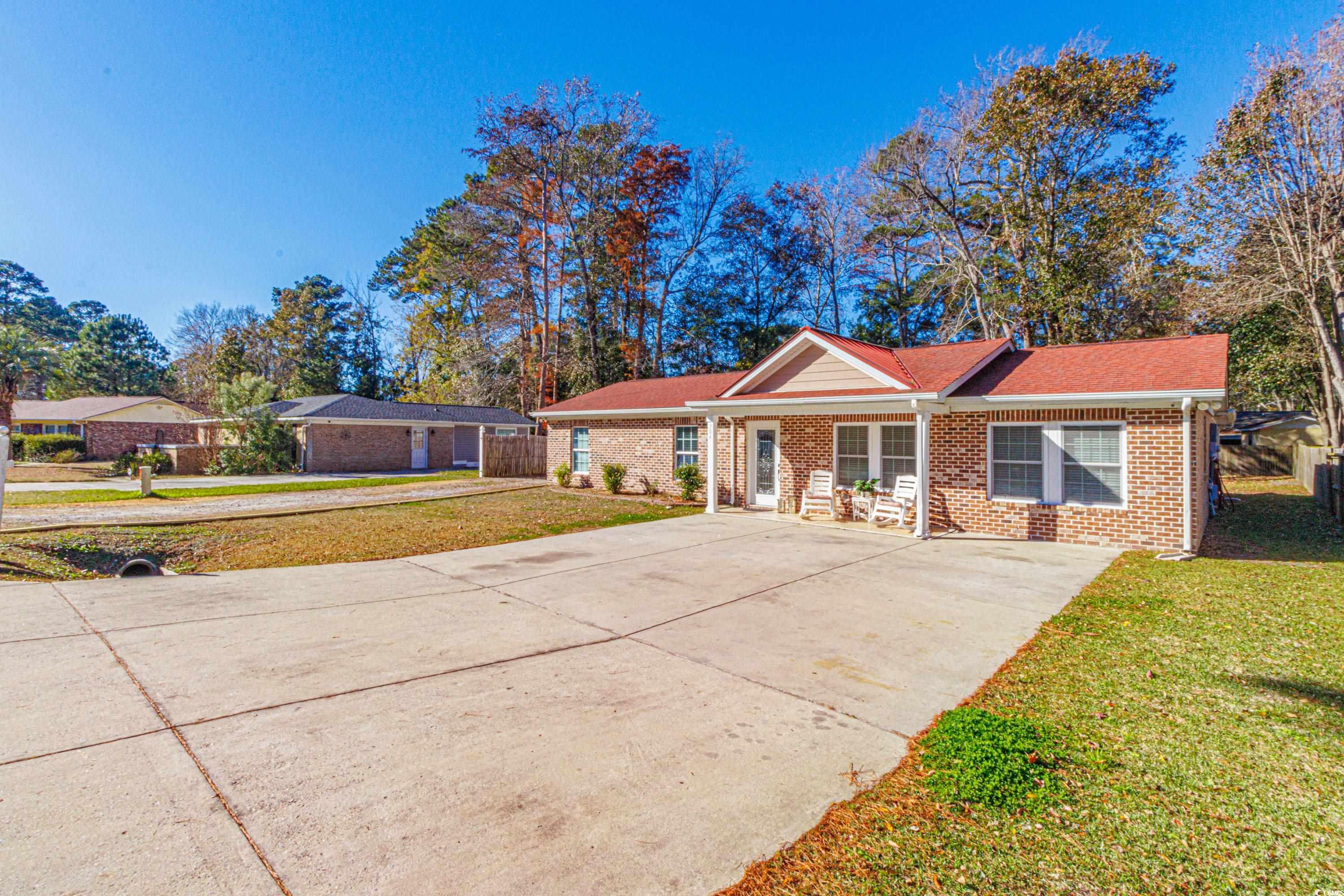 Ranch-style house featuring a front lawn