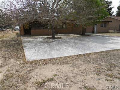 a view of a backyard space