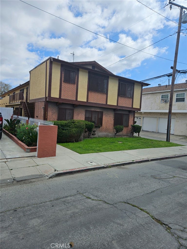 a front view of house with yard