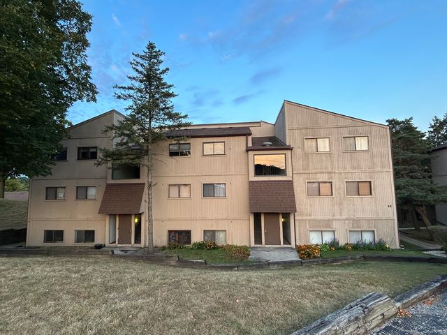 $92,000 | 48 Oak Hill Colony Street, Unit 10 | Fox Lake