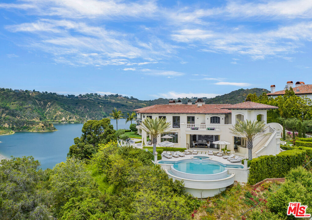 a view of a house with swimming pool and lake view