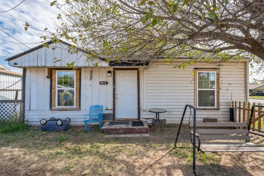 a front view of house with yard