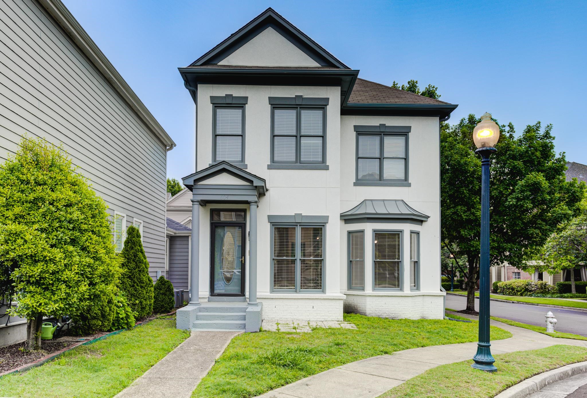 View of front of house featuring a front lawn