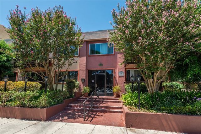 $459,000 | 5349 Newcastle Avenue, Unit 20 | Encino