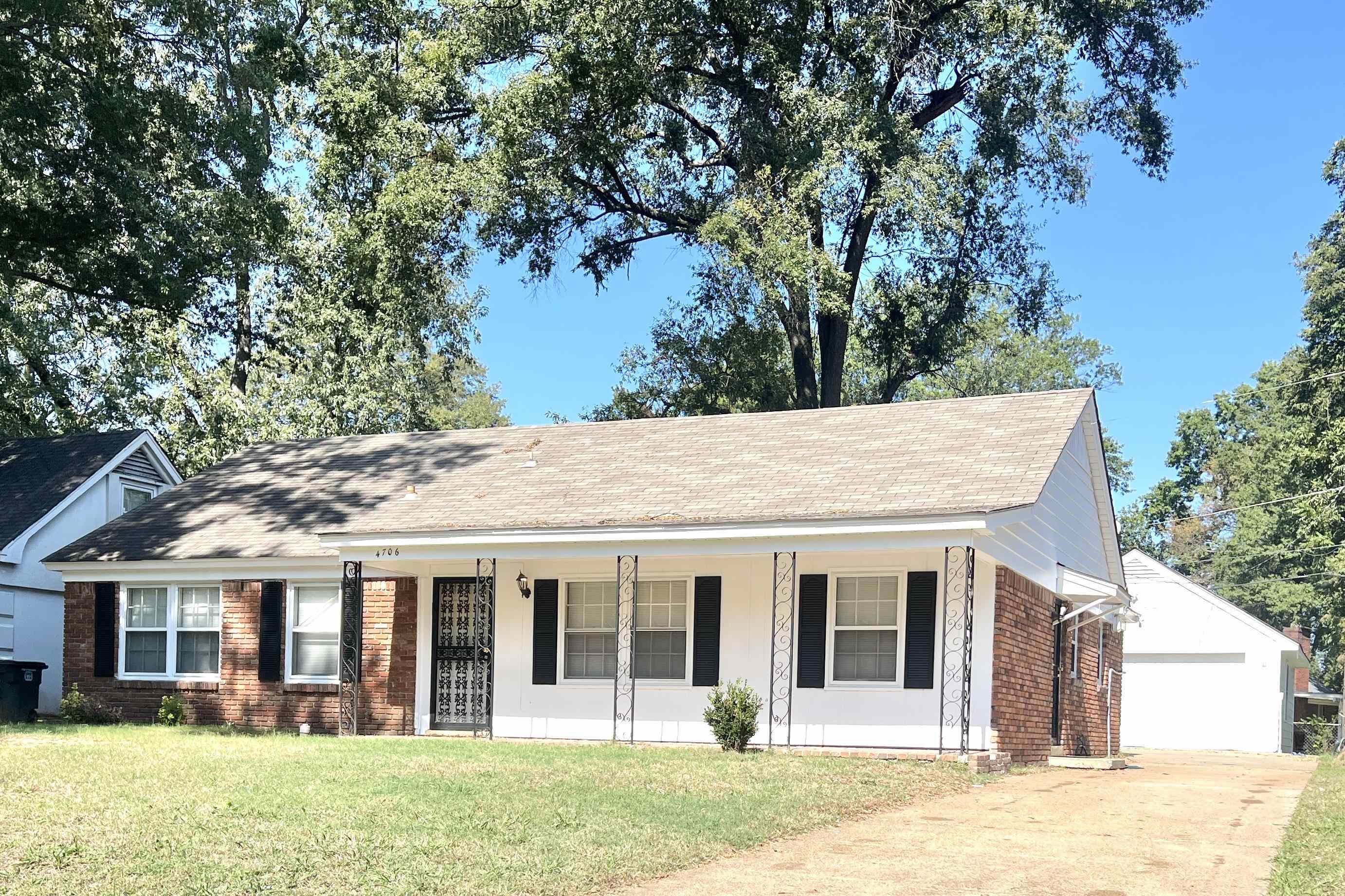 Single Story, 2 Car Garage, 3/2