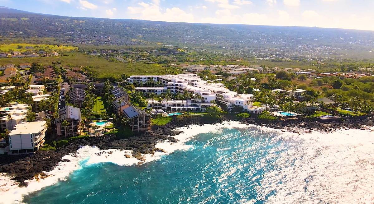 The Royal Sea Cliff Resort is located on the beautiful Kona coast - the complex runs from Ali'i Drive on the mauka side to the oceanfront on the makai or west side. Excellent location close to all that Kailua-Kona has to offer!