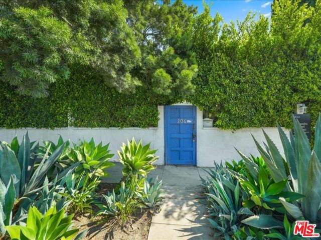 $1,650,000 | 206 North Wilton Place | Hancock Park-Wilshire