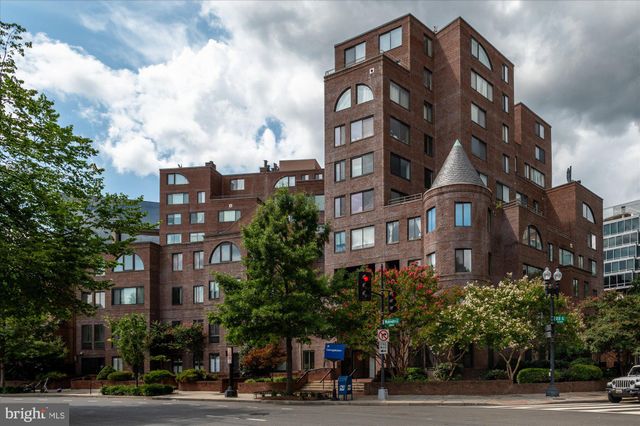 $498,900 | 3 Washington Circle Northwest, Unit 106 | Foggy Bottom