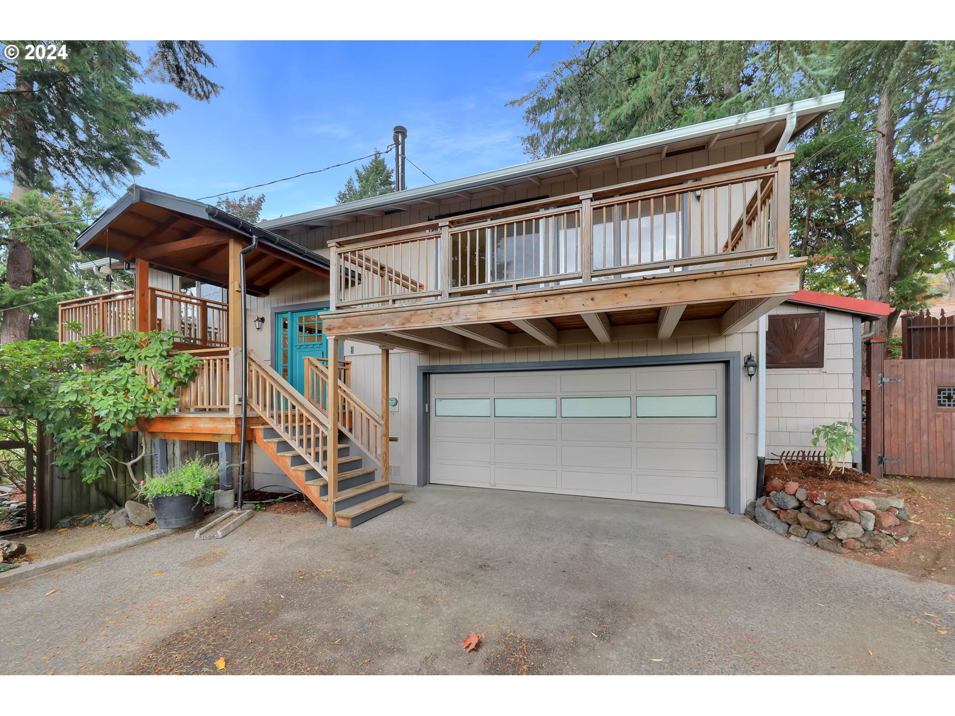 a house view with a outdoor space