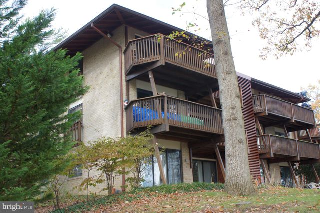 $2,875 | 756 Fairview Avenue, Unit B | Severn House Condominiums