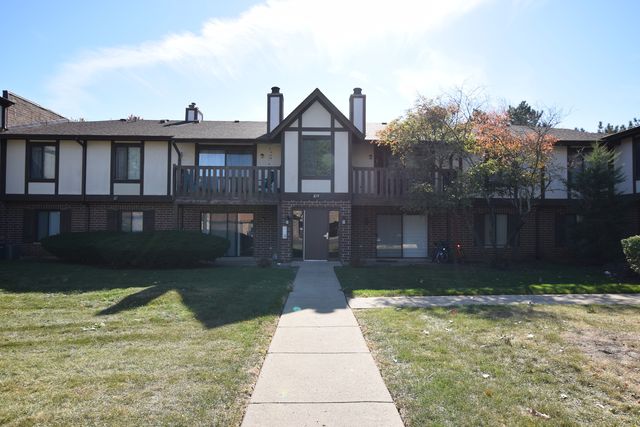 $165,000 | 219 Uteg Street, Unit G | Crystal Lake